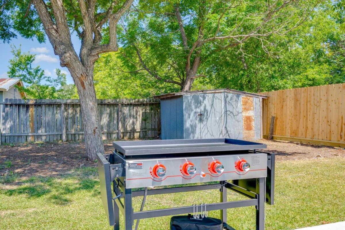 2 Kings Hot Tub Modern Cottage Hill Country Blanco Экстерьер фото