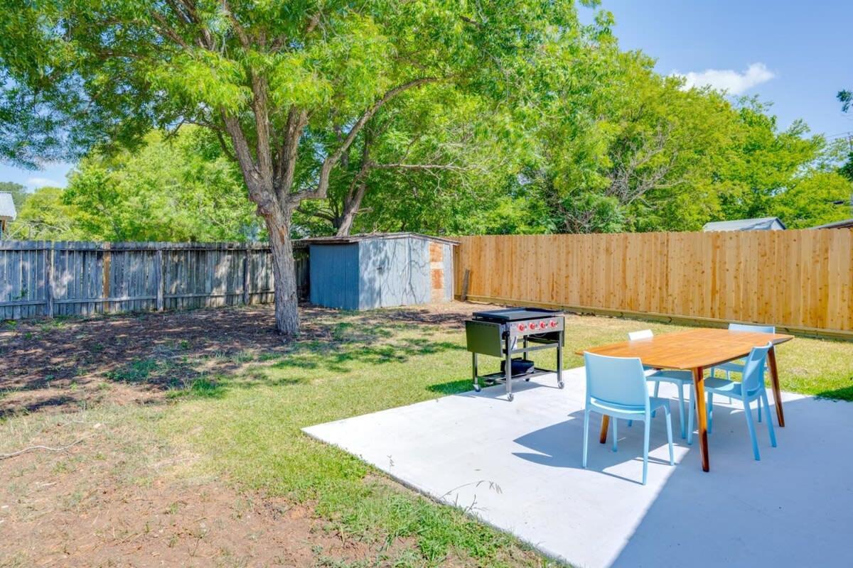 2 Kings Hot Tub Modern Cottage Hill Country Blanco Экстерьер фото