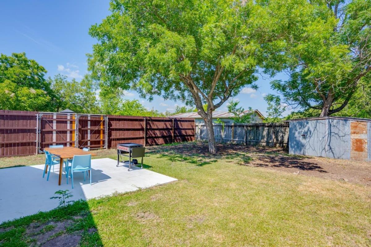 2 Kings Hot Tub Modern Cottage Hill Country Blanco Экстерьер фото